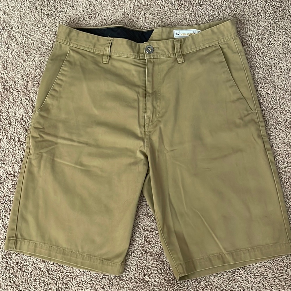 Volvo short. Size 34